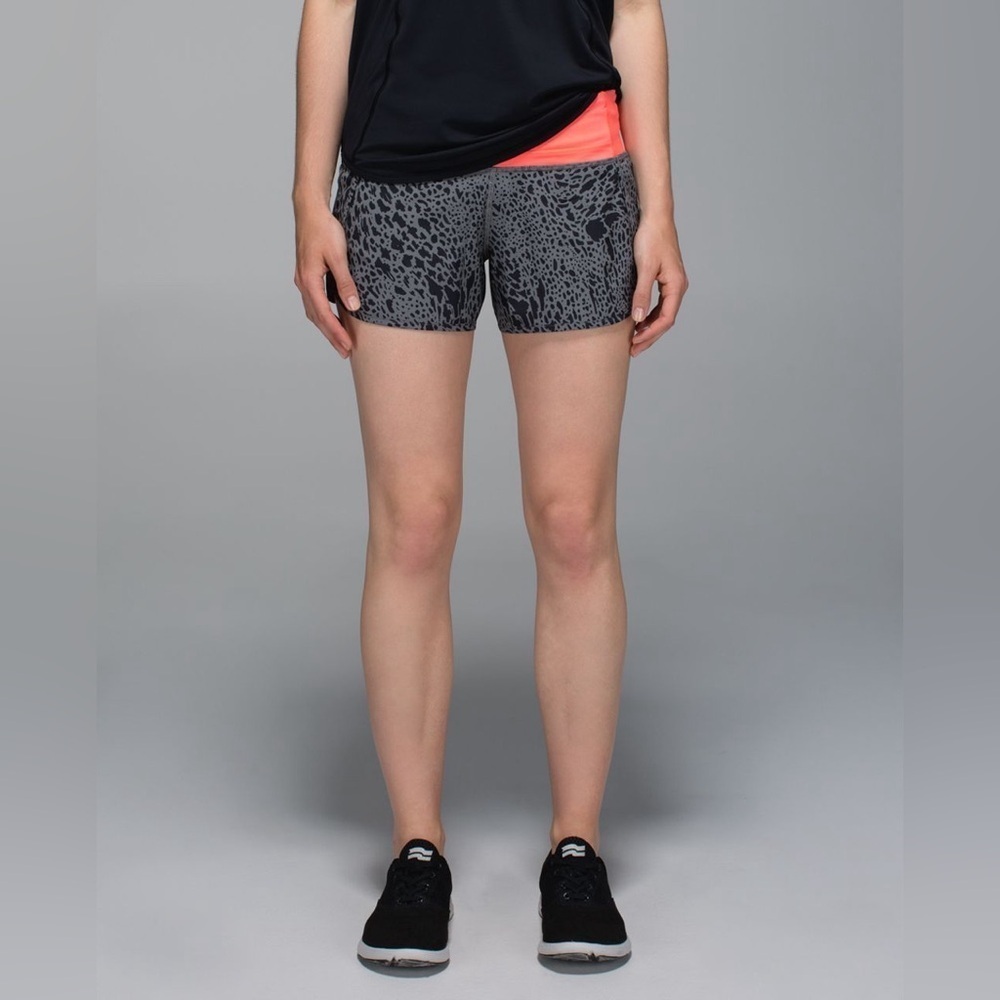 EUC Lululemon Run Times Short *4-way Stretch
Watermark Slate Black / Grapefruit